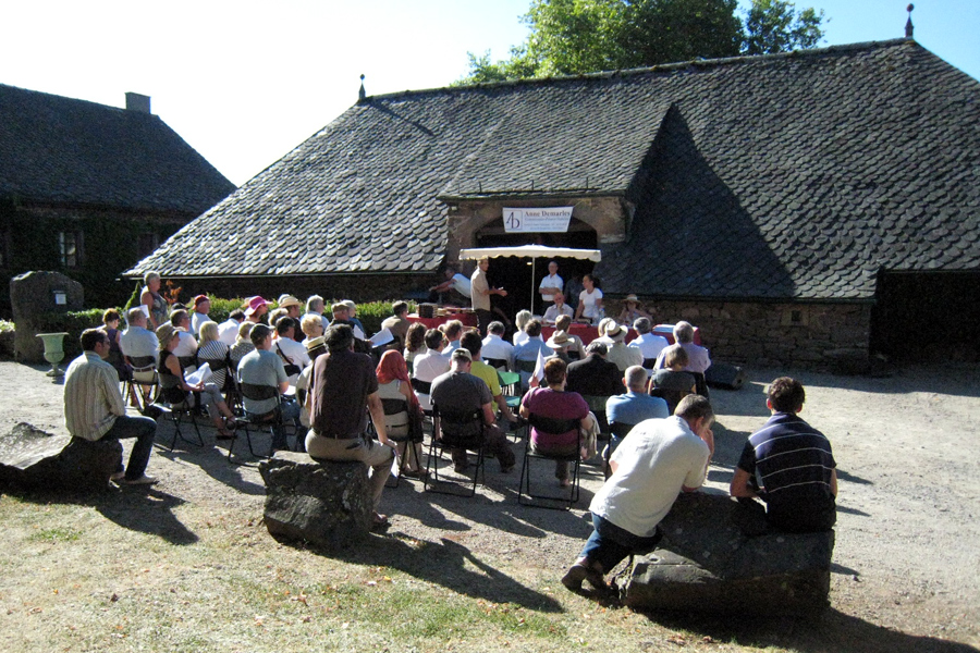 Vente aux enchères au château d’Auzers