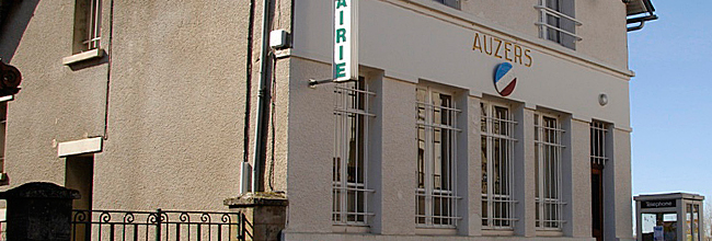 La mairie d'Auzers, en Cantal