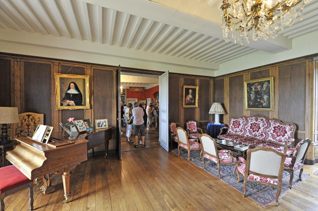 Pendant la visite du château d'Auzers