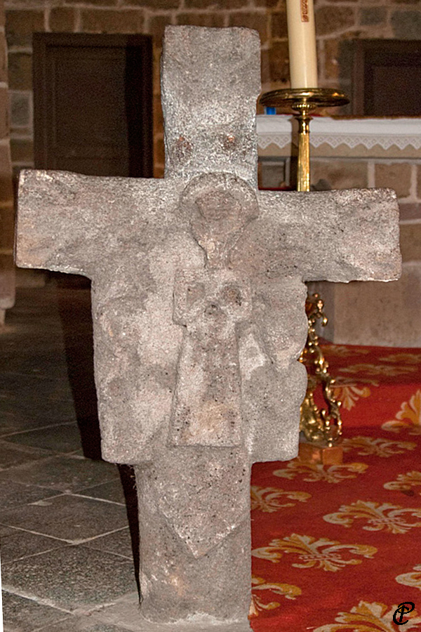 Croix de l'eglise de Cheylade